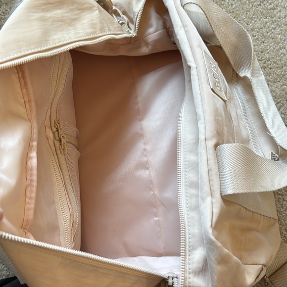 Beis The Sport Duffle in Beige. Converts to Backpack! - Picture 8 of 8